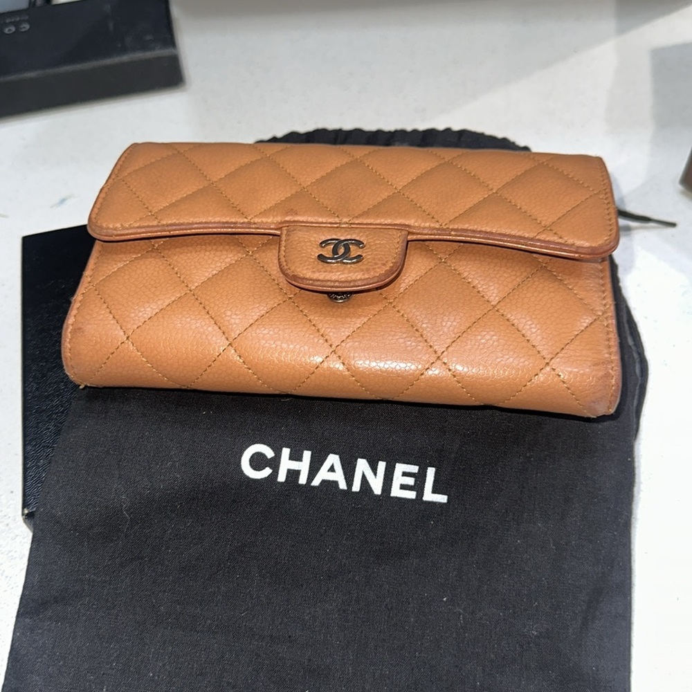 Chanel Tan Quilted Leather Women's Bag - Picture 2 of 9